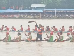 Bupati Suhardiman Amby Memukau Penonton, Tampil Jadi Tukang Lopak Jalur Banser Kuansing