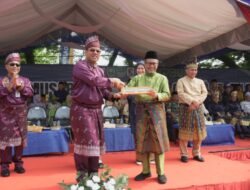 Tampilkan Budaya Magrib Mengaji, Gubernur Riau Apresiasi Penampilan Kafilah Pawai Taaruf Kuansing
