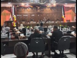 Tak Dihadiri Bupati dan Pejabat Daerah, Rapat Paripurna Jawaban Pemerintah Terhadap Pandangan Umum Fraksi – Fraksi Terkait RAPBD Kuansing 2024 Gagal di Laksanakan.