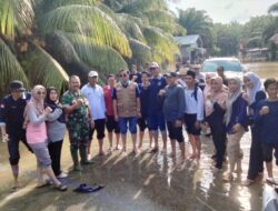 Ringankan Beban Masyarakat Terdampak Banjir, Bupati Tinjau Dan Salurkan Bantuan di Baserah dan KHS