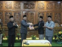 DPRD KUANSING AKHIRNYA SAHKAN RANPERDA RETRIBUSI PAJAK DAERAH MENJADI PERDA BUPATI APRESIASI DPRD KUANSING