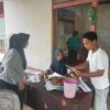 Petugas KPPS (003) Desa Pulau Busuk Jaya Gotong Royong Buat TPS