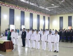 Ada yang menarik perhatian pada pelantikan kali ini, yakni ada 3 Camat yang di rolling atau bertukar posisi penempatan