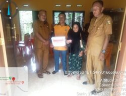 Senyum Bahagia Masyarakat Desa Pulau Banjar Kari saat Menerima BLT DD