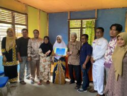 Pemerintah Desa Kepala Pulau Melakukan Pembagian BLT dihadiri Camat Kuantan Hilir