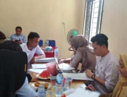 Camat Kuantan Hilir Lakukan Monev Dana Desa Tahap 1 TA 2024 di Desa Kampung Tengah