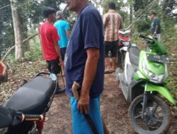 Menghadapi Do’a Kuburan Pemdes dan masyarakat desa Teratak Baru Membersihkan TPU