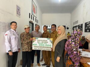 PemDes Banuaran Serahkan Bantuan Langsung Tunai kepada Masyarakat