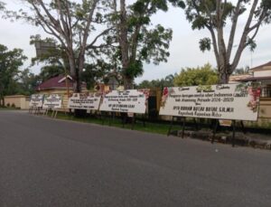 Jelang Pelantikan Pengurus JMSI Kuansing,Papan Bunga Ucapan Selamat Memenuhi Jalan Protokol Teluk Kuantan