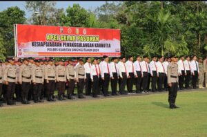 Kapolres Kuansing Pimpin Apel Gelar Pasukan Kesiapsiagaan Penanggulangan Karhutla di Kabupaten Kuansing