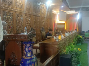Rapat paripurna Pandangan Fraksi terhadap Pertanggungjawaban Pelaksanaan APBD TA 2023 yang dipimpin Wakil Ketua DPRD