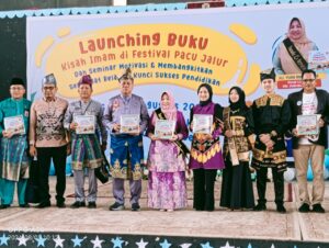 Bupati Kuantan Singingi, Suhardiman Amby, secara resmi membuka acara launching buku “Bunda Literasi Kuansing: Kisah Imam”