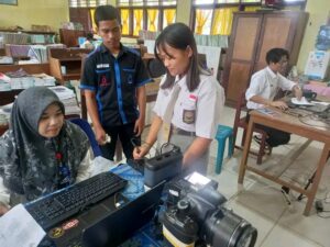 Dinas Dukcapil Dairi Hadirkan Layanan Adminduk di SMAN 2 Sidikalang