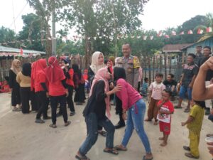 HUT RI KE-79 Bhabinkamtibmas Desa Sungai Langsat Polsek Pangean adakan perlombaan tradisional