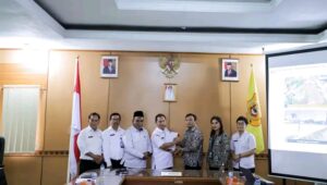 Penandatanganan serah terima balai prasarana pemukiman intalasi pengelolaan air