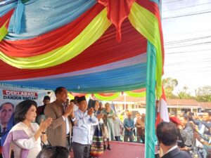 Calon bupati Danjor Nababan dan Azhar bintang mendaftar ke KPU
