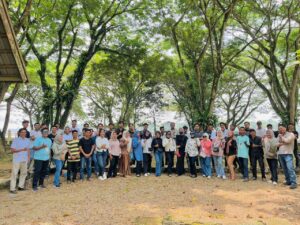 puluhan relawan milenial dari Cucuang Datuak Squad turut serta mengantarkan pasangan calon (paslon) Bupati dan Wakil Bupati Kuansing, Suhardiman-Muklisin (SDM), ke KPU Kuansing