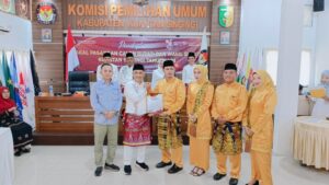 Paslon “AYO” Membuat Kuansing Menguning Saat Pendaftaran ke KPU Kuansing