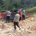 Polsek Hulu Kuantan Gandeng Koramil 08 Kuantan Mudik untuk laksanakan penertiban diduga PETI di kawasan hutan lindung Tukit Tabandang Polsek Hulu Kuantan Gandeng Koramil 08 Kuantan Mudik untuk laksanakan penertiban diduga PETI di kawasan hutan lindung Tukit Tabandang