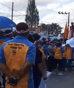 Aksi damai asosiasi pedagang kabupaten Dairi.