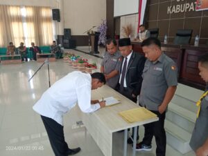 Panwaslu Kecamatan STTU Julu Pakpak Bharat Lantik Pengawas TPS