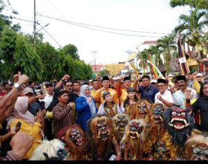 Kekuatan Rakyat, Massa Adam – Sutoyo Paling Ramai Saat Daftar ke KPU Kuansing