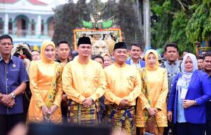 Ribuan warga Menghadiri Acara Deklarasi dan Kawal (AYO) ADAM – SUTOYO,Menuju KPU Kuantan Singingi