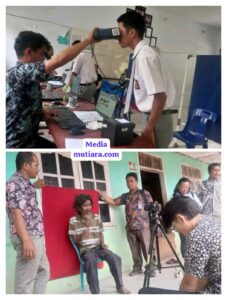Pelajar SMAN 1 Silahisabungan & Penduduk Rentan di Desa Paropo Peroleh Layanan Rekam KTP-el