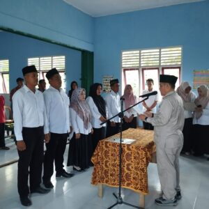 Camat kuantan hilir Edison Tuindra melantik Anggota BPD Desa Pulau Madina