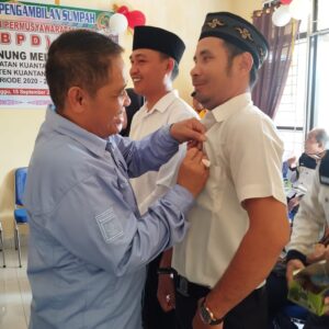 Camat kuantan Hilir Lantik BPD Desa Gunung Melintang perpanjang Jabatan menjadi 8 Tahun