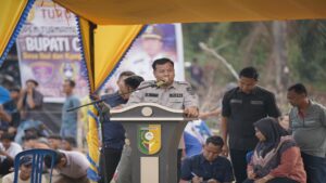 Turnamen Sepak Bola Bupati Cup 2024 Di Desa Ibul Resmi di buka Bupati Kuansing