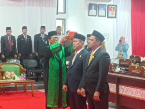 Juprizal Diambil Sumpah dan Janjinya Jadi Ketua DPDR Kuansing