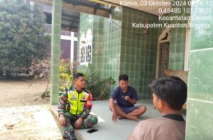 BABINSA KORAMIL 06/CERENTI KODIM 0302/INHU LAKSANAKAN KOMSOS BERSAMA WARGA BINAAN MENGENAI LINGKUNGAN TEMPAT TINGGAL