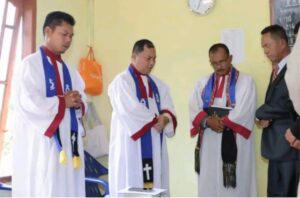 Pejabat(PJ) bupati Dairi beribadah di GKPPD Kuta manik