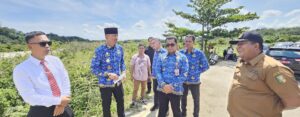 Bersama Camat Sentajo Raya, Pjs Bupati dan PUPR Tinjau Jembatan Ambruk, Pjs Bupati : Akan Di  Bangun Permanen Tahun 2025