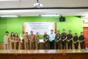 PAD MBLB Meningkat, Pemkab Dairi Beri Penghargaan ke Kejari Dairi