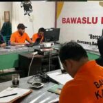 Bawaslu dairi melaksanakan rapat internal staf sekretariat kabupaten Dairi