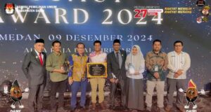 KPU KABUPATEN DAIRI meraih penghargaan dari komisi impormasi sumatera utaraAward tahun 2024 dalam katagori penyelenggaraan pemilu imformatif