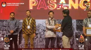KPU Kabupaten Dairi merima penghargaan