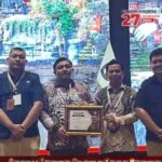 KPU KABUPATEN Dairi menerima penghargaan untuk katagori kabupaten terbaik dalam pengelolaan dan pendaftaran pasangan calon dalam pilkada serentak