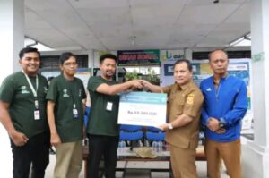 Pj Bupati Dairi Bersama Sentra Insyaf Medan Serahkan Bantuan Pada Penyandang Disabilitas