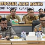 Bupati Kuantan Singingi Dr. H. Suhardiman Amby, MM meminta, agar Puskesmas di Daerah rawan banjir untuk buka 24 jam Bupati Kuantan Singingi Dr. H. Suhardiman Amby, MM meminta, agar Puskesmas di Daerah rawan banjir untuk buka 24 jam