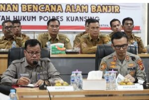 Bupati Kuantan Singingi Dr. H. Suhardiman Amby, MM meminta, agar Puskesmas di Daerah rawan banjir untuk buka 24 jam