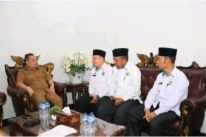 Pejabat (PJ) bupati didampingi asisten pemerintahan menerima audiensi ikatan alumni pergerakan Islam Indonesia