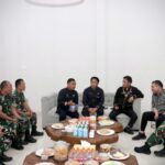 Bupati Pakpak Bharat,Franc Bernhard Tumanggor Dan Berapa Pejabat Lain.Menerima Kunjungan Dari Dandim 0206/Dairi Bupati Pakpak Bharat,Franc Bernhard Tumanggor Dan Berapa Pejabat Lain.Menerima Kunjungan Dari Dandim 0206/Dairi