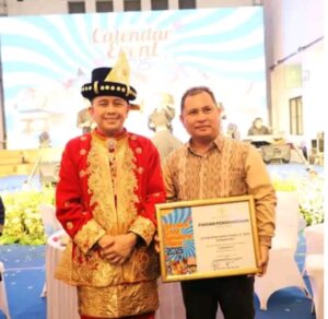 Pejabat (PJ) bupati Dairi bersama kepala dinas pariwisata pemuda dan olahraga dairi menghadiri launching calendar of events Sumatra Utara