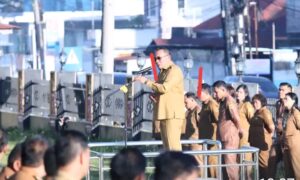 Pejabat(PJ)sekda memimpin apel gabungan pemkap kabupaten Dairi