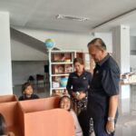 Wabup Pakpak Bharat tinjau gedung perpustakaanyang baru dibangun Wabup Pakpak Bharat tinjau gedung perpustakaanyang baru dibangun