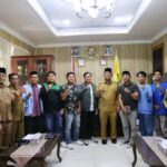Wakil Bupati Dairi Wahyu Daniel Sagala menerima Audensi panitia Pelaksanaan pawai malam Takbiran dan festival Tabuh Bedug yang akan dilaksanakan 30 maret mendatang yang bertempat di ruang kerja Wakil Bupati Dairi