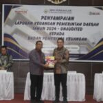 Bupati Pakpak Bharat menyerahkan laporan keuangan tahun 2024 kepada BPK RI perwakilan Sumut Bupati Pakpak Bharat menyerahkan laporan keuangan tahun 2024 kepada BPK RI perwakilan Sumut